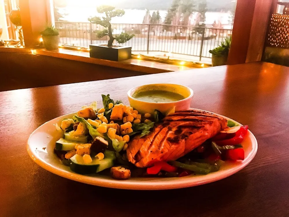 Grilled Salmon Fajita Salad